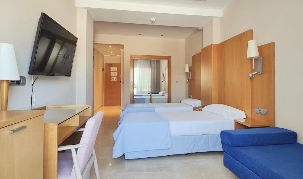 Hotel La Cala 3*